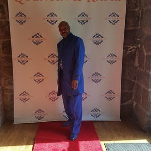 Meet your Posher, Christopher